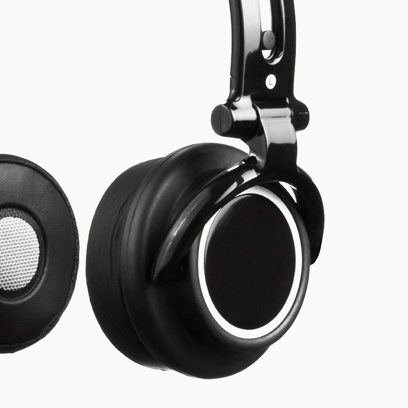 home8-headphones3-img2 b