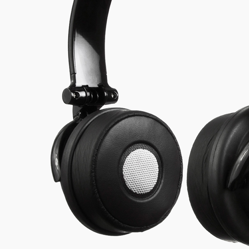home8-headphones3-img3 x